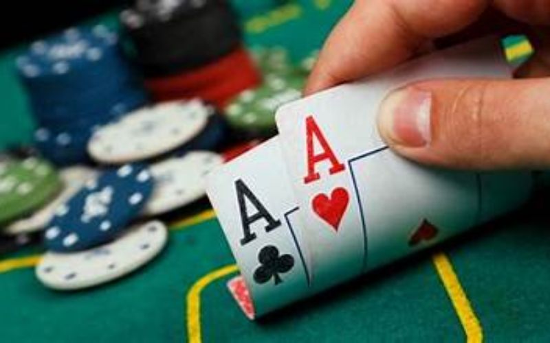 Kỹ năng phân tích và đọc bài đối thủ khi chơi Poker